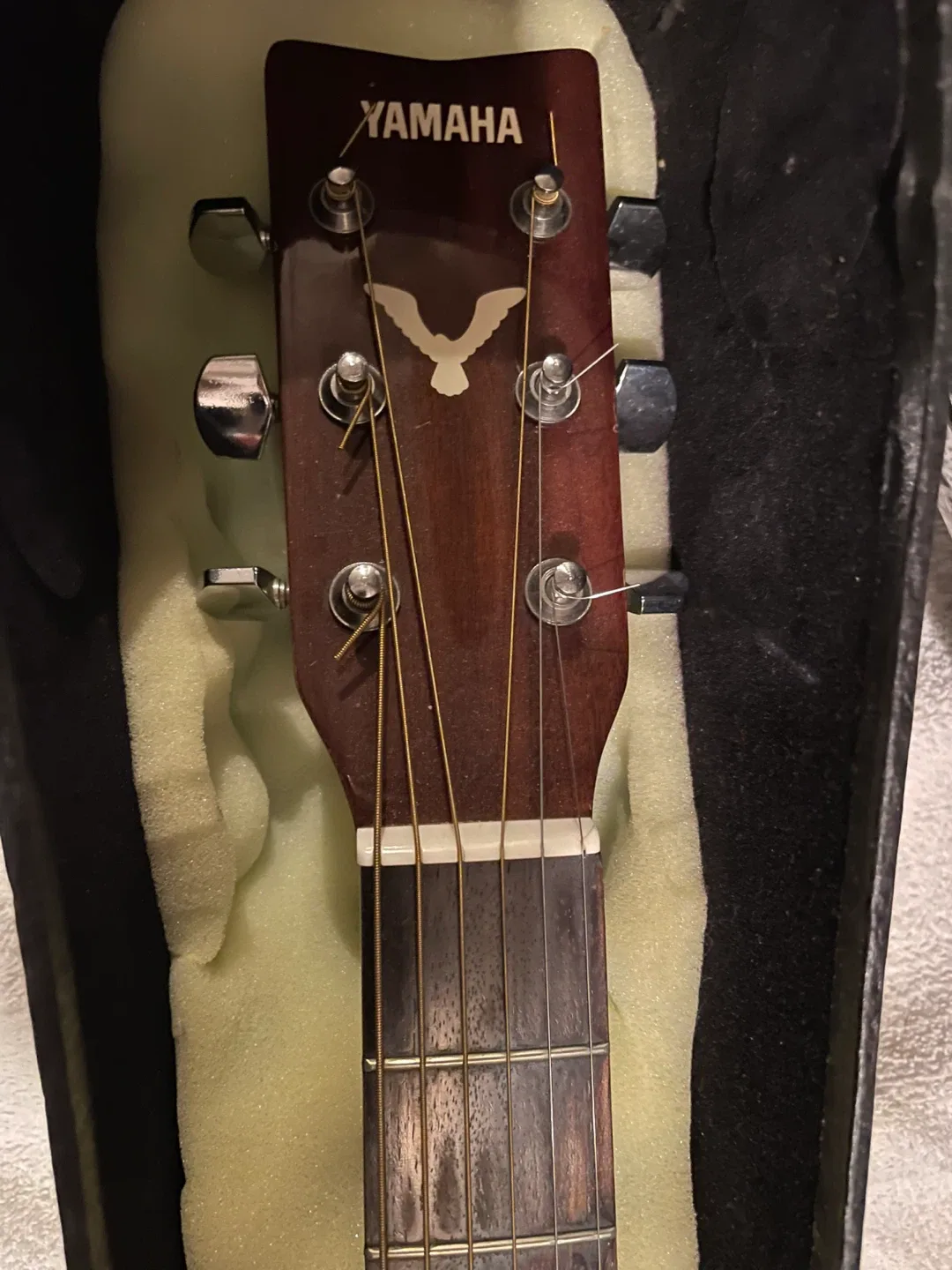 Yamaha FS81 Acoustic Guitar with Case image indicator(3)