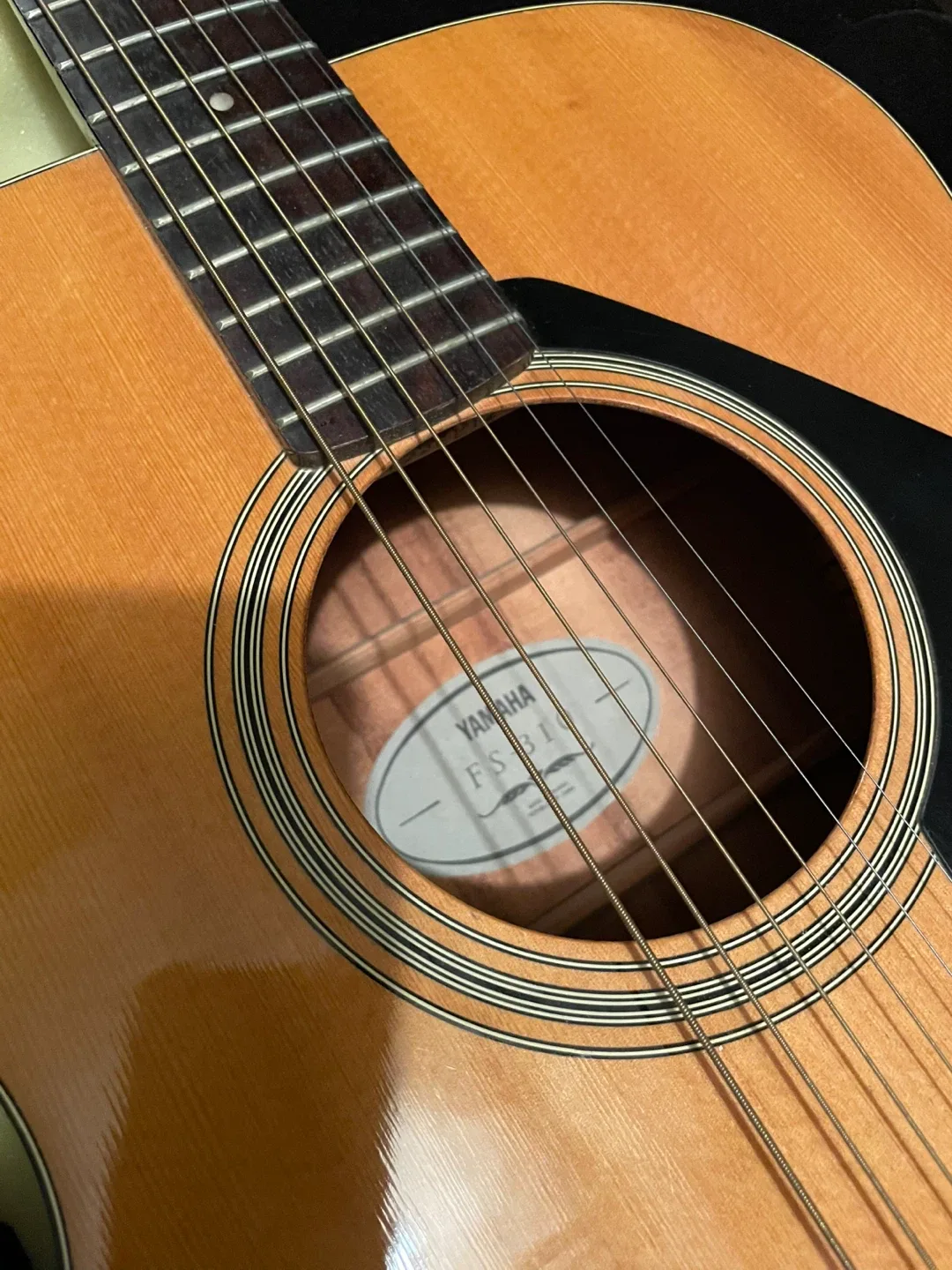 Yamaha FS81 Acoustic Guitar with Case image indicator(4)