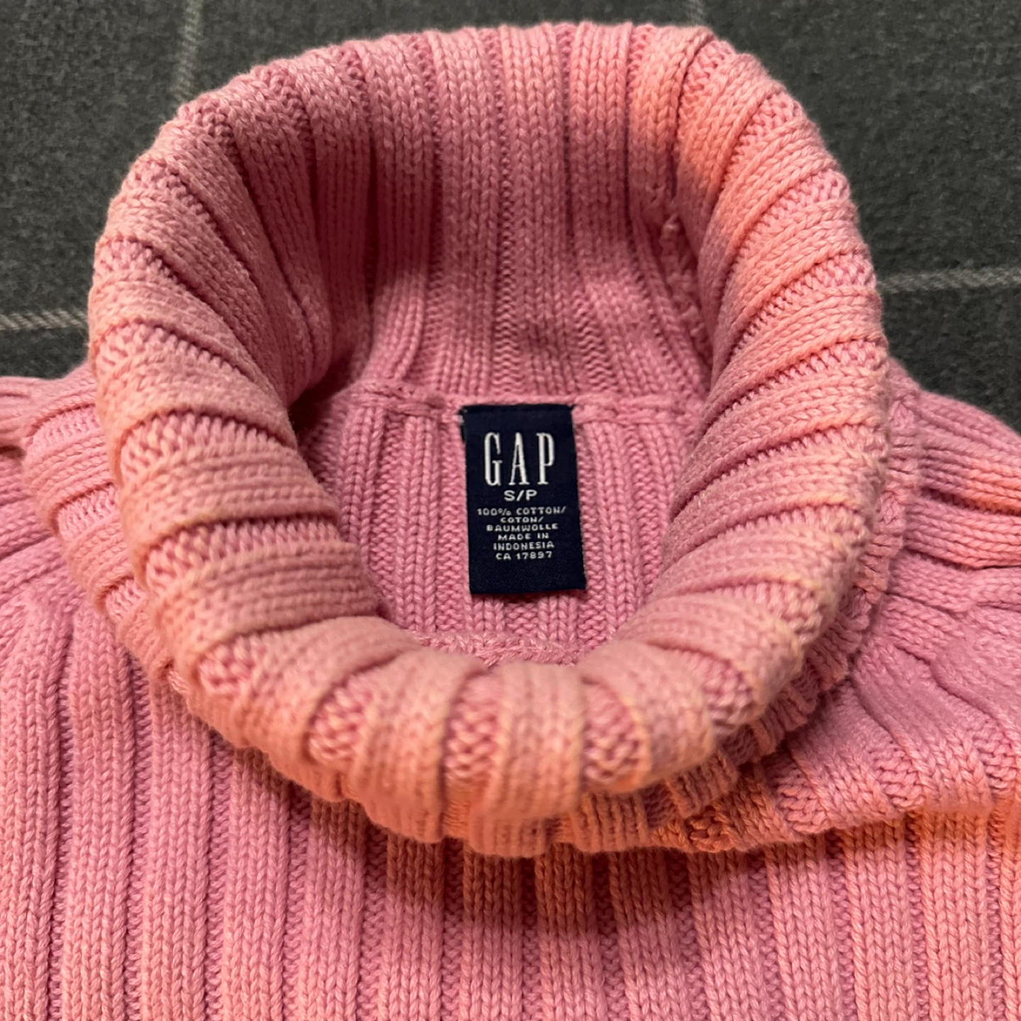 GAP Pink Turtleneck Sweater - photo 2