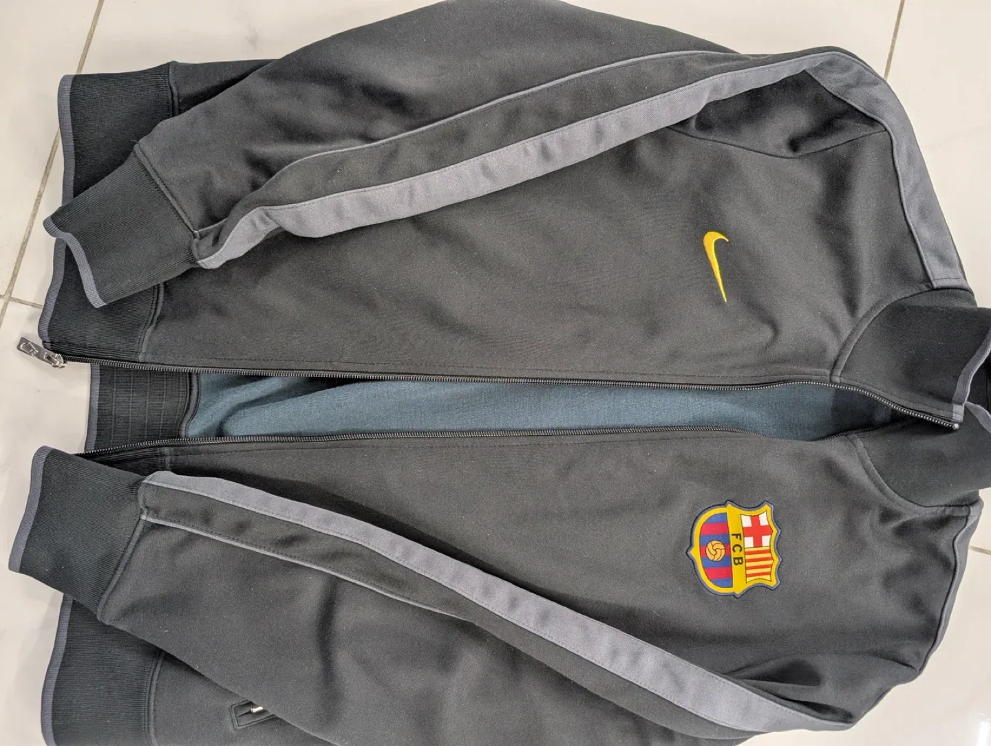 Nike FC Barcelona Track Jacket - Size M image indicator(3)