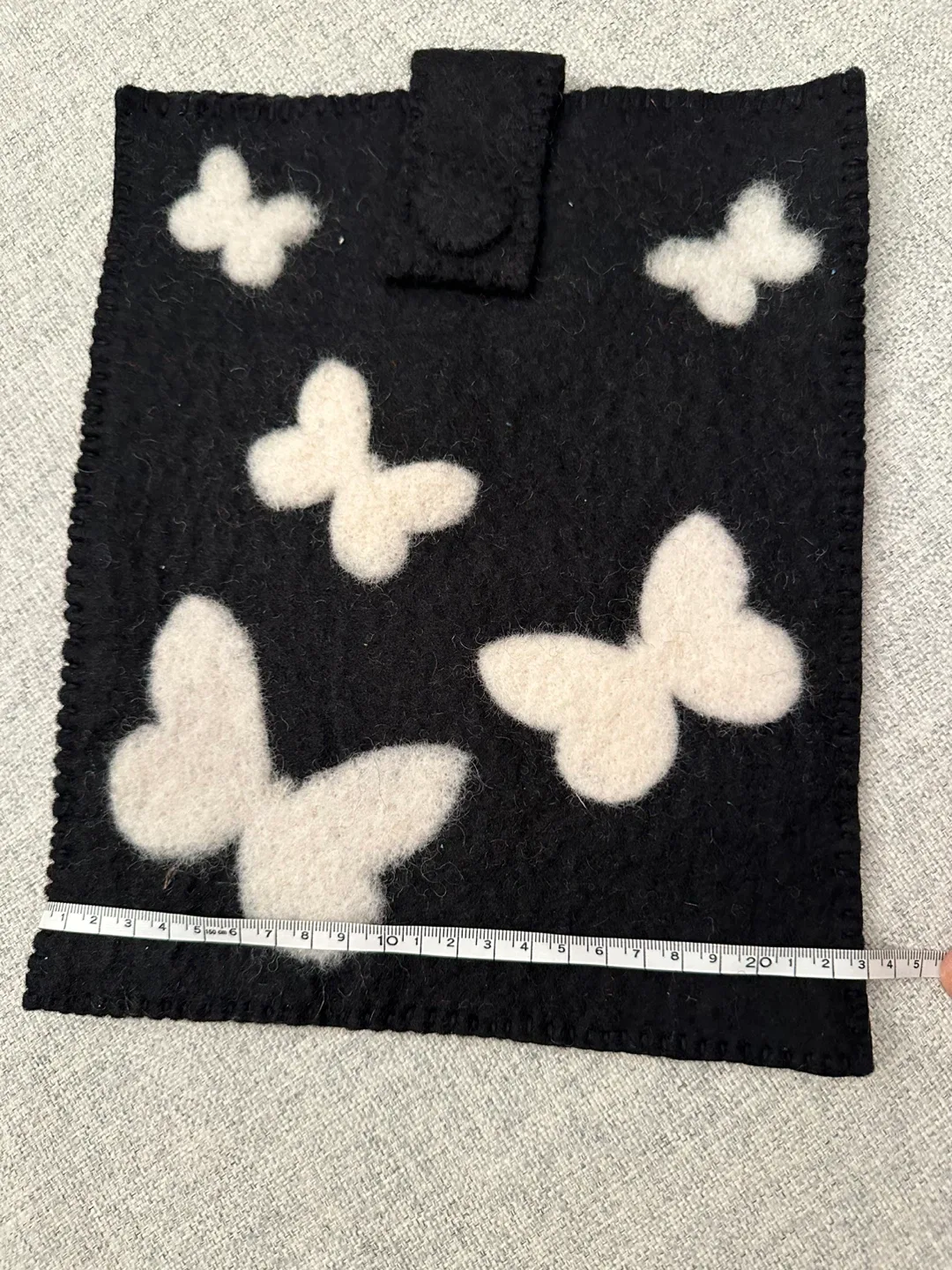 Fair trade felt iPad cover image indicator(2)