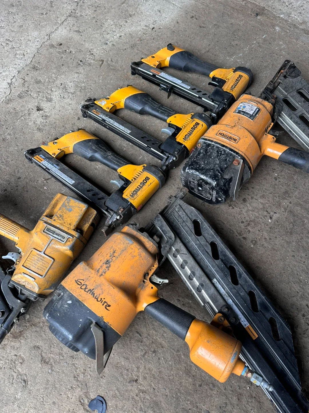 Bostitch 438S2R 16-Gauge Stapler image indicator(3)