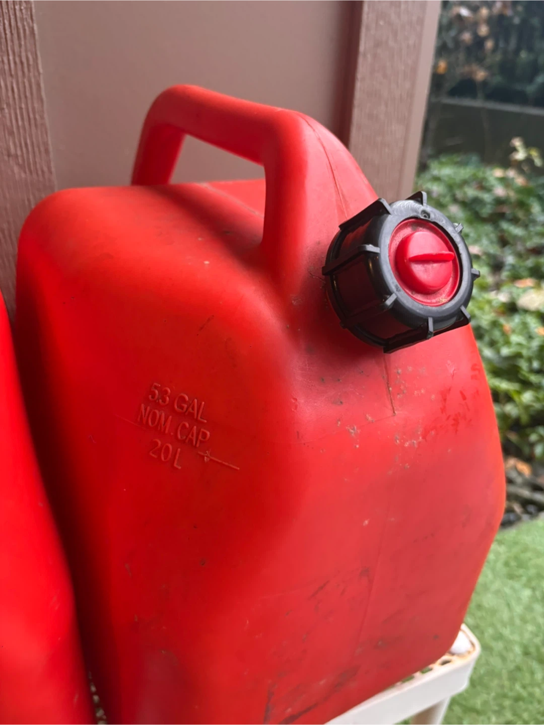 Red 20L Gas Can - photo 2
