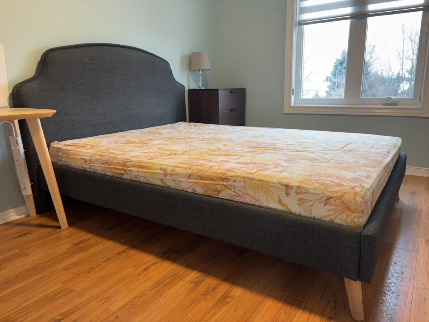 Queen size Bed with mattress image indicator(2)