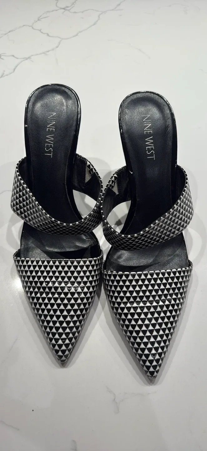 Nine West Black & White Heels - Size 7.5 image indicator(2)