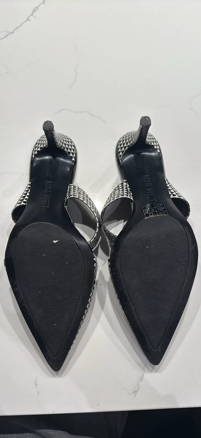 Nine West Black & White Heels - Size 7.5 image indicator(3)