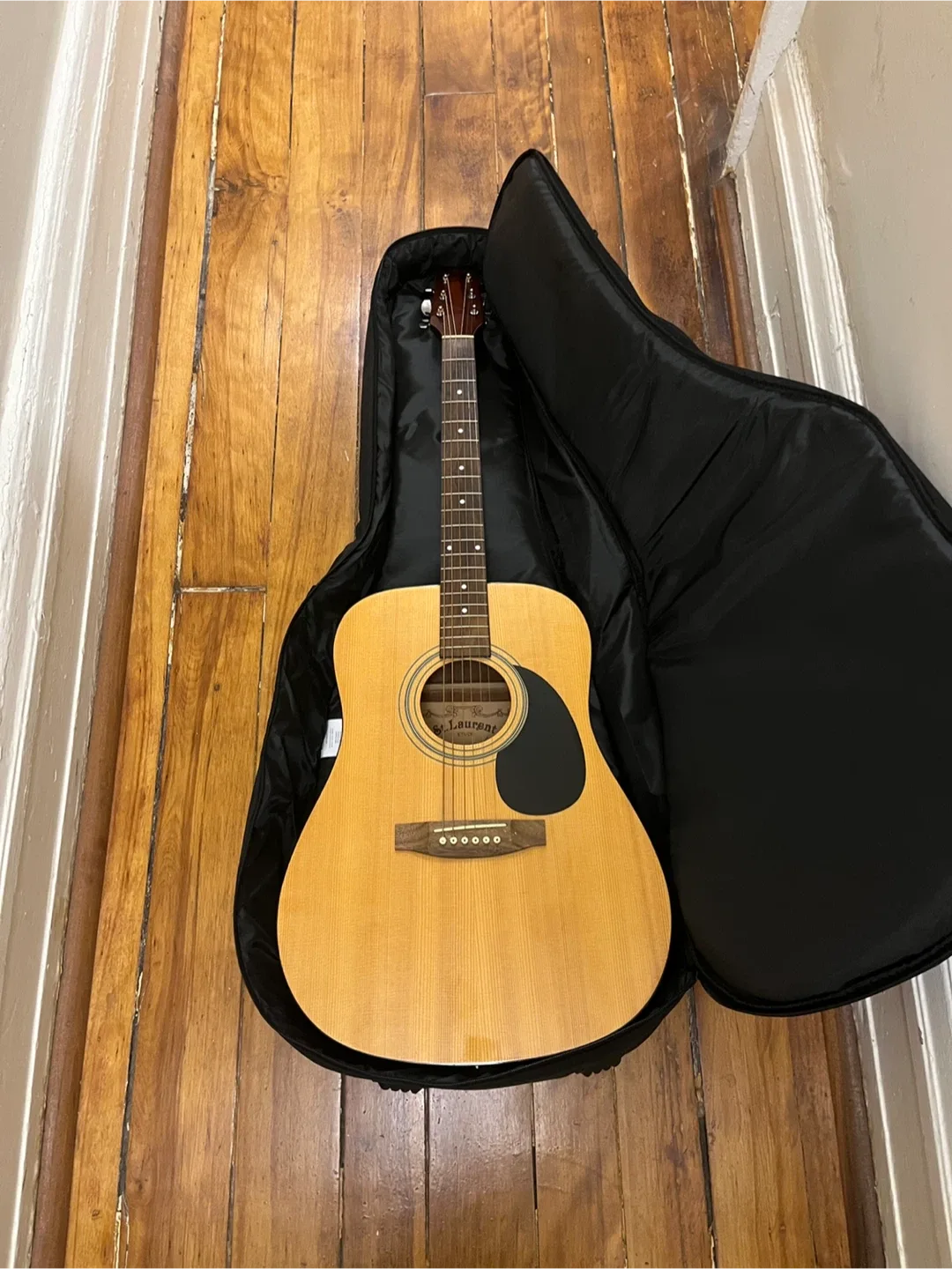 St. Laurent Acoustic Guitar w/Gig Bag Full Size