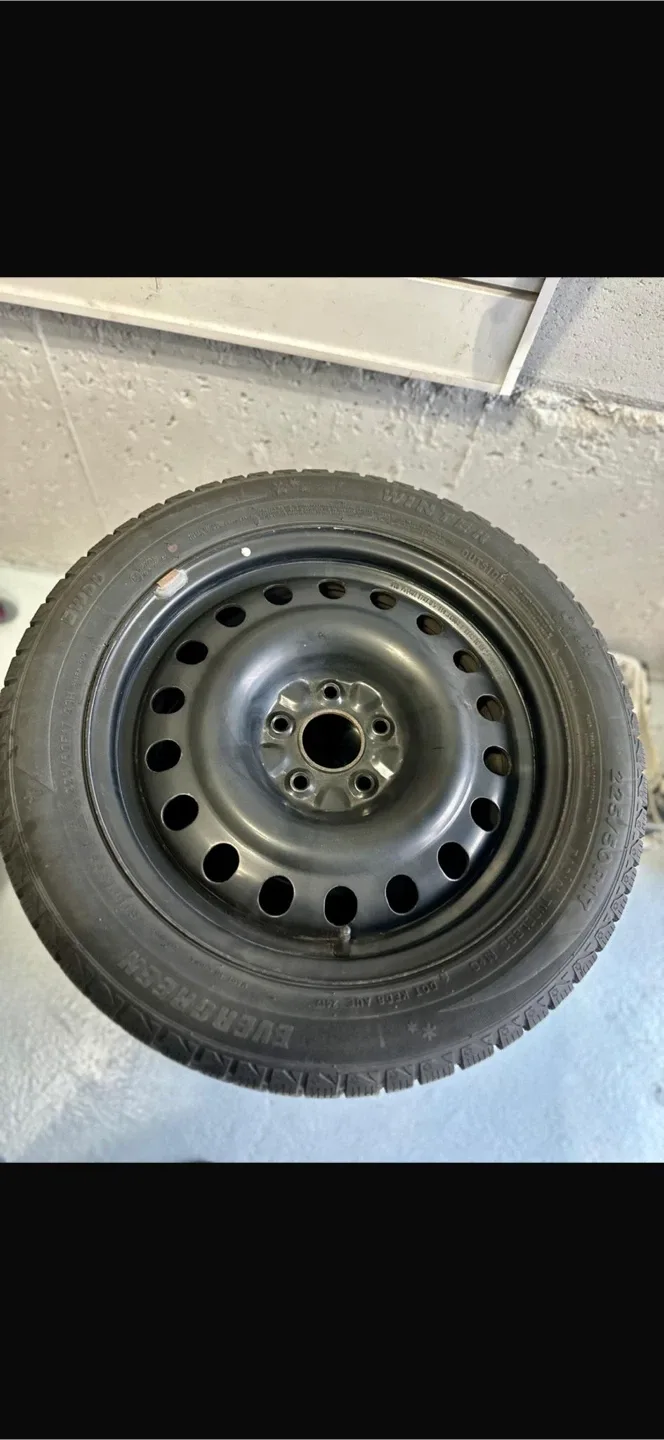 Set of 4 Winter Tires 225/50R17 image indicator(4)