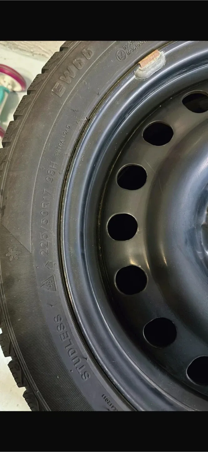 Set of 4 Winter Tires 225/50R17 image indicator(3)