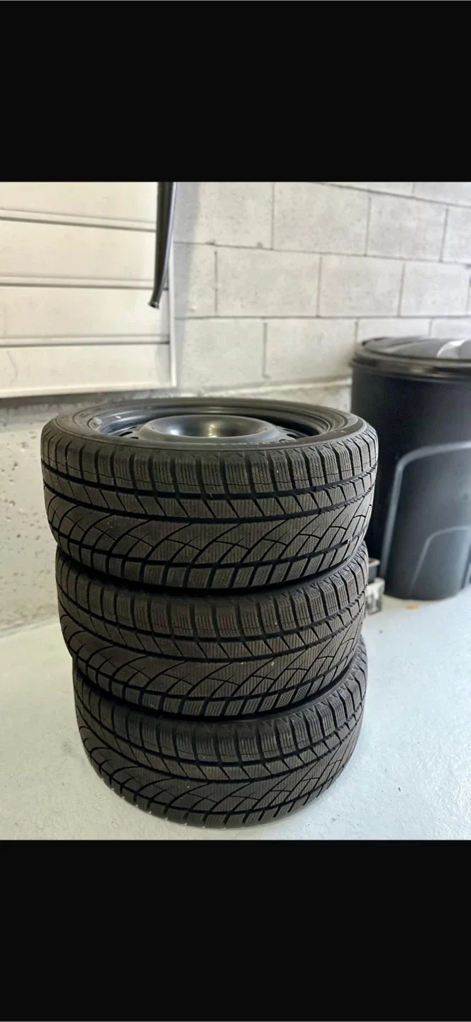 Set of 4 Winter Tires 225/50R17 image indicator(2)