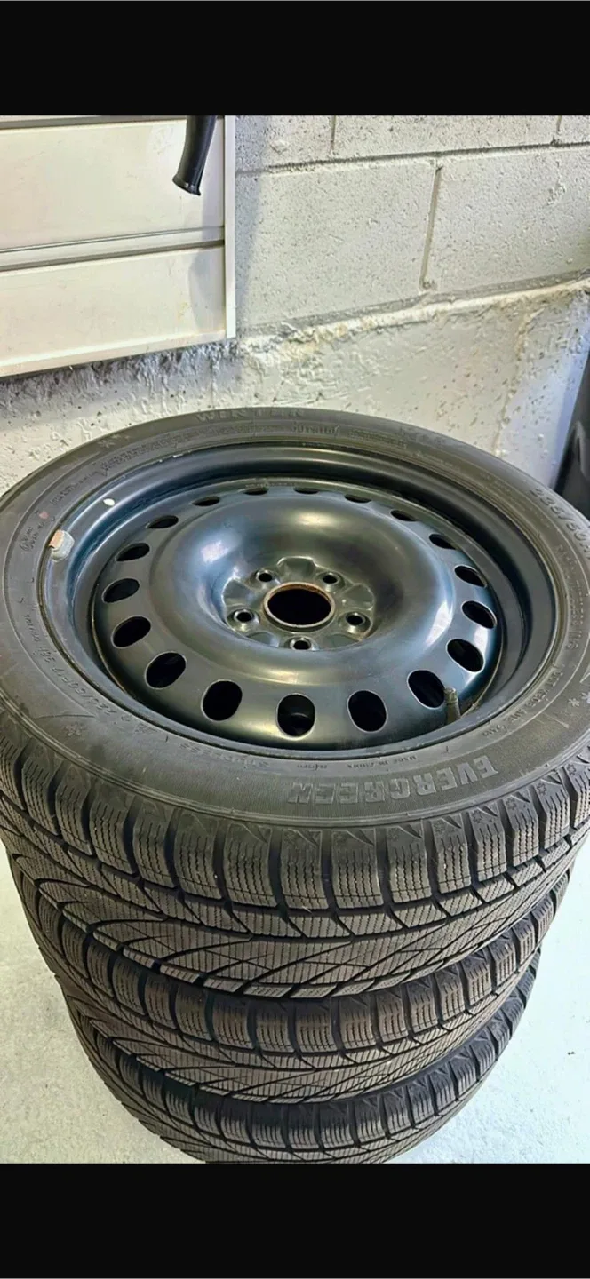 Set of 4 Winter Tires 225/50R17 image indicator(8)