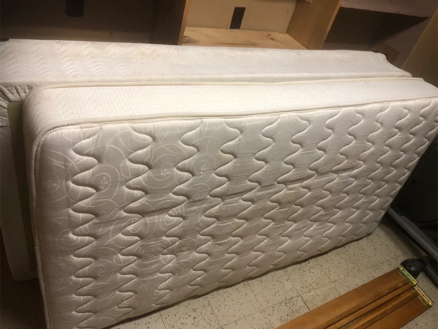 Wooden Bed Frame & Headboard @ mattress and box image indicator(2)