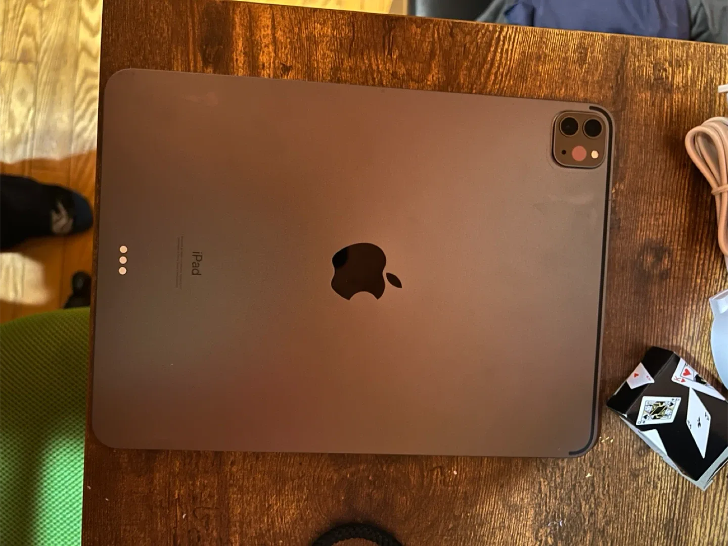 iPad Pro 11-inch (3rd gen) 256GB image indicator(3)