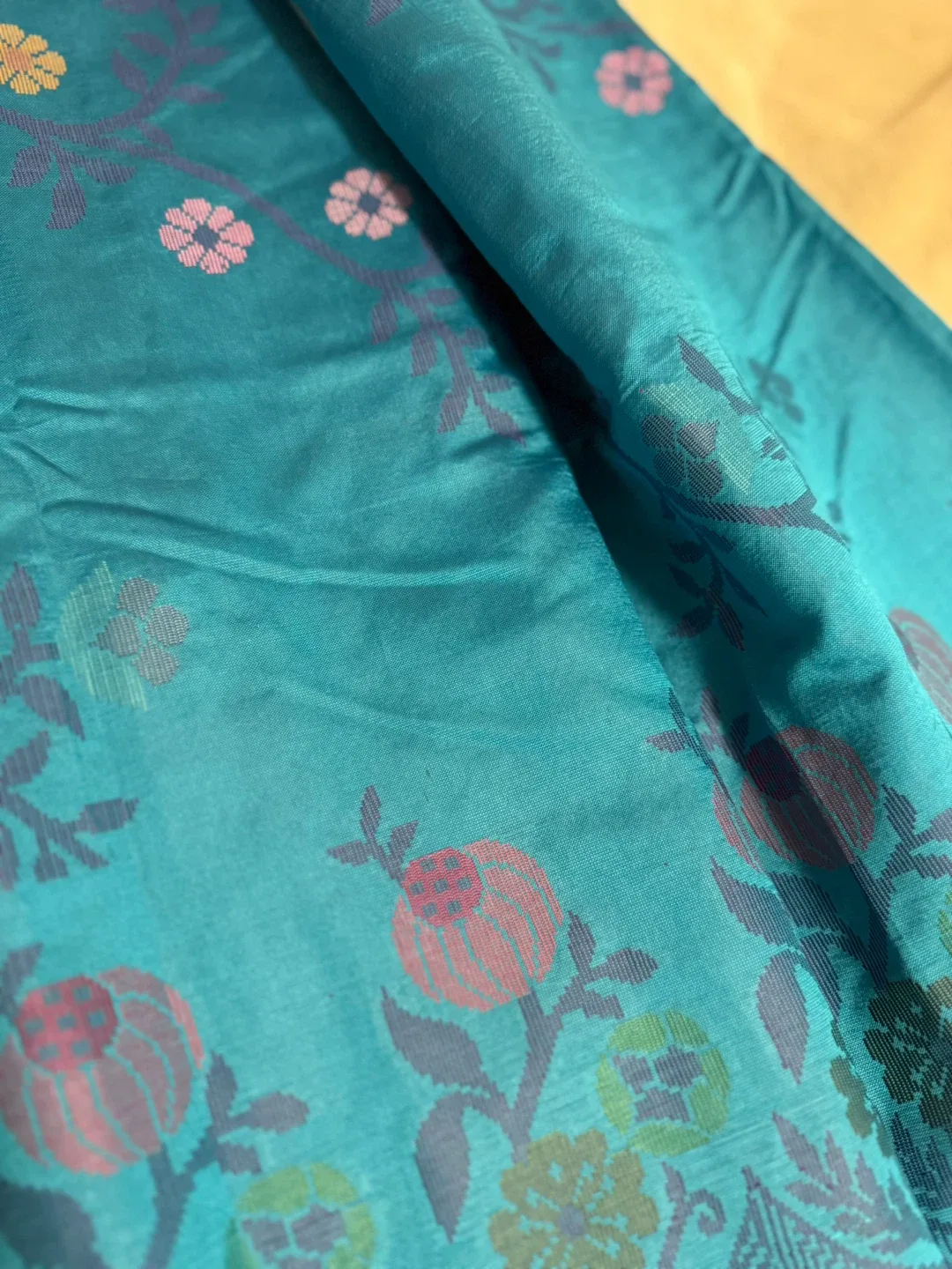 Blue Floral Pattern Saree image indicator(6)