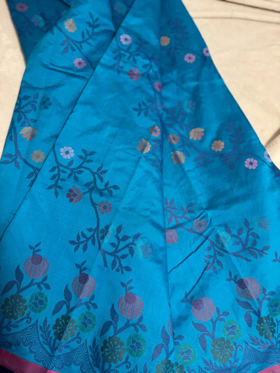 Blue Floral Pattern Saree image indicator(2)