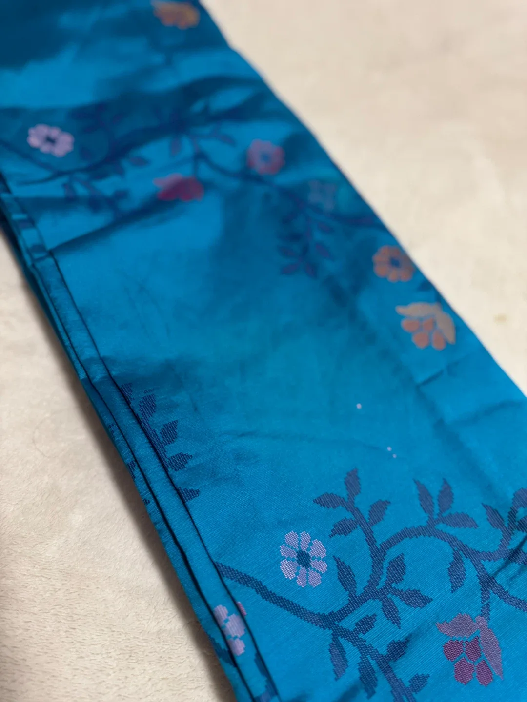 Blue Floral Pattern Saree image indicator(8)