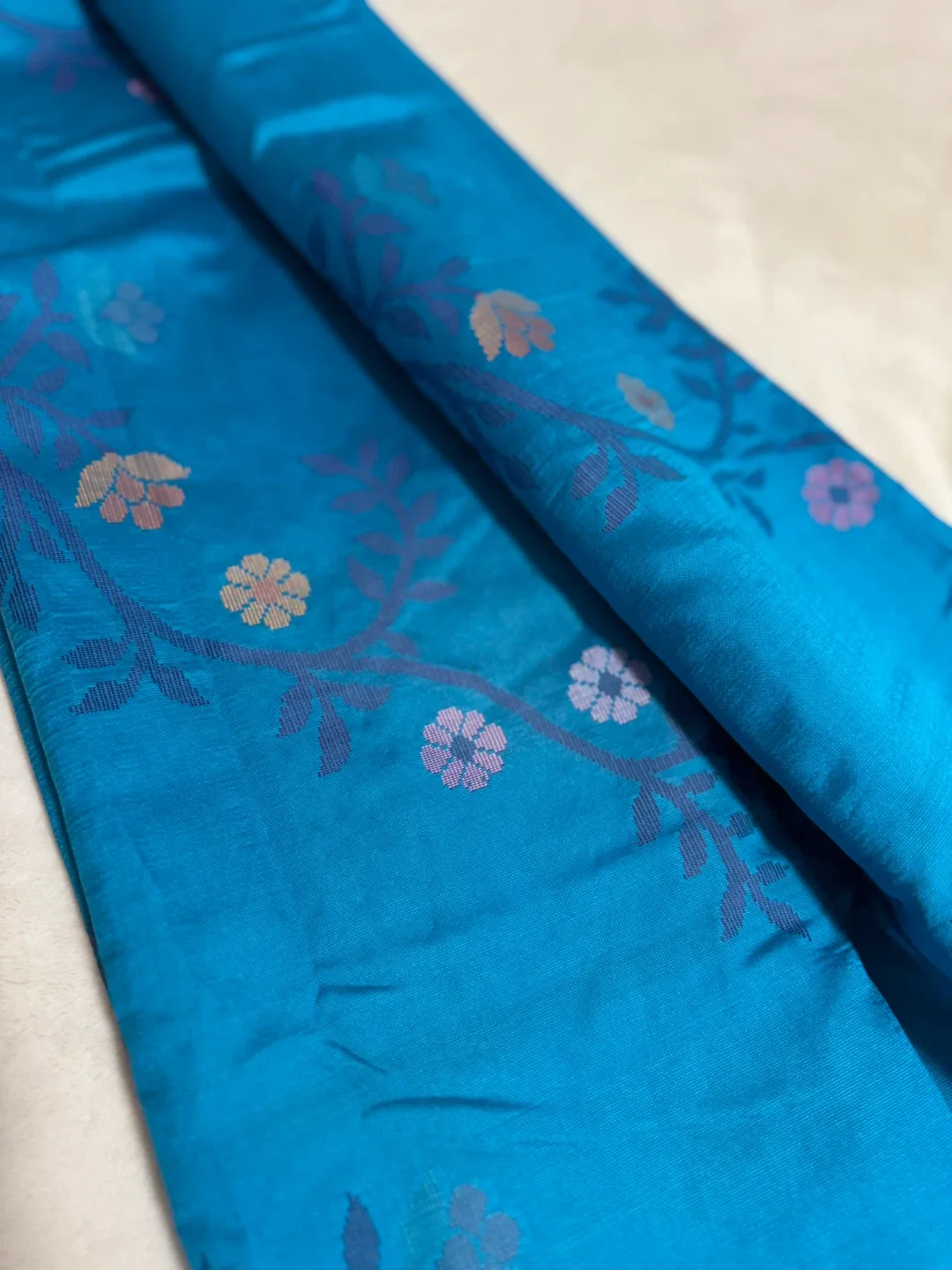 Blue Floral Pattern Saree image indicator(7)