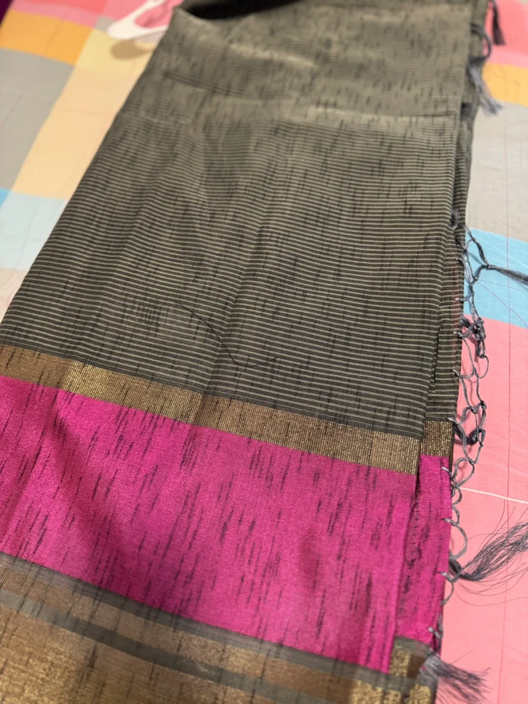 Striped Grey & Pink Saree image indicator(4)