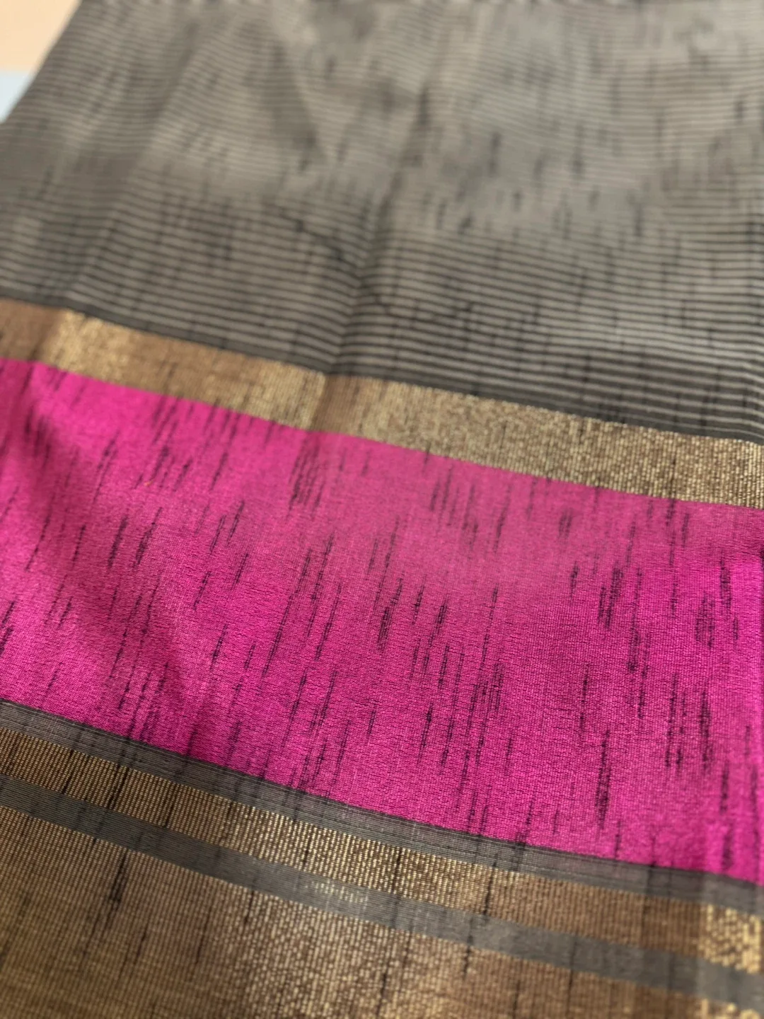 Striped Grey & Pink Saree image indicator(6)