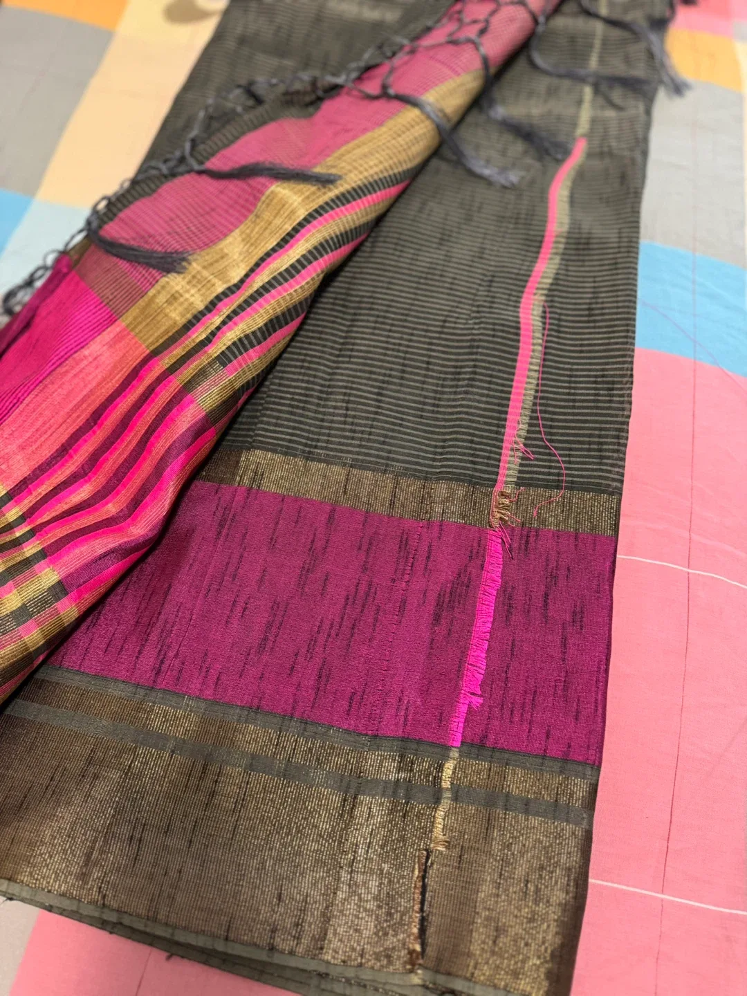 Striped Grey & Pink Saree image indicator(5)
