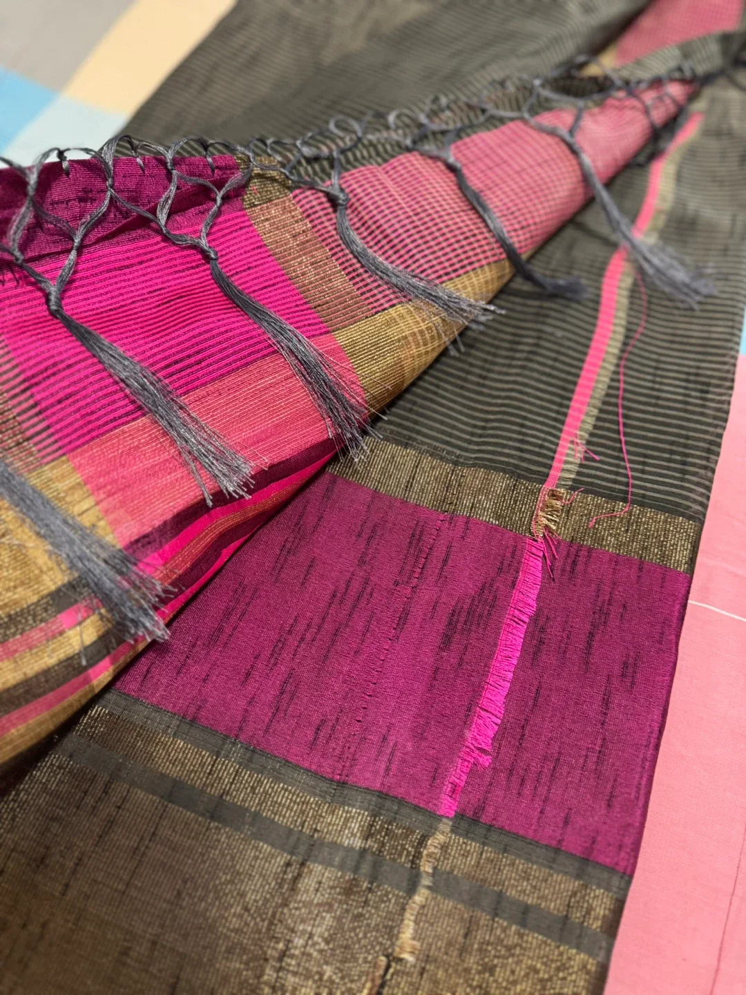 Striped Grey & Pink Saree image indicator(2)