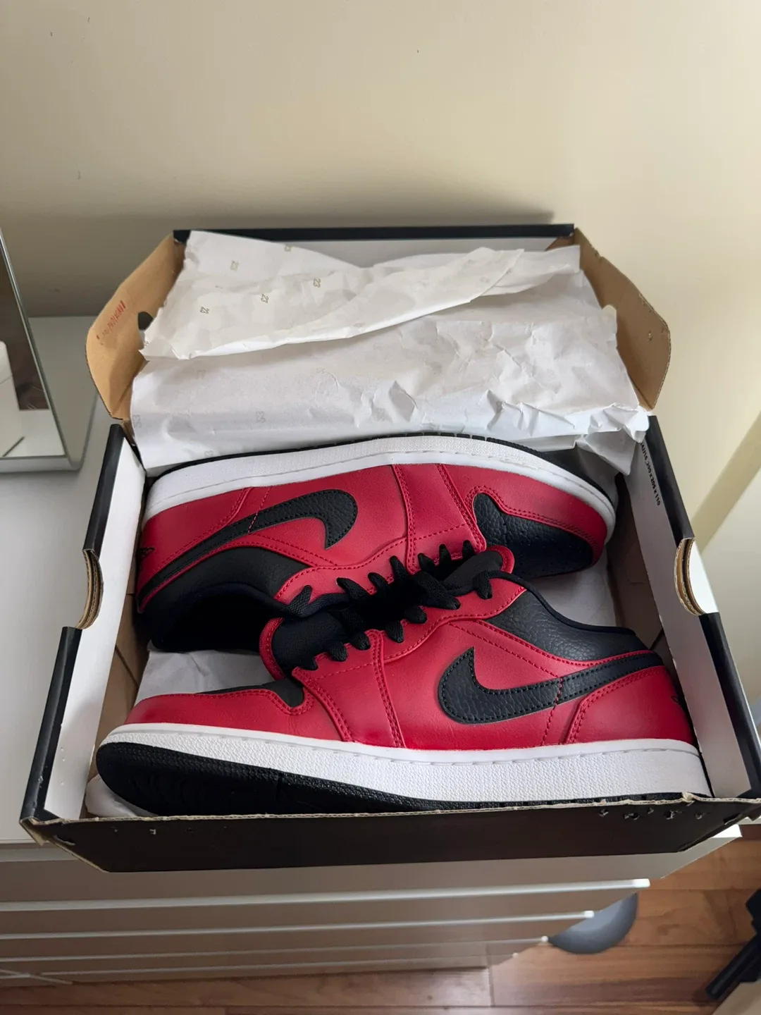 Nike Air Jordan 1 Low Red/Black image indicator(4)