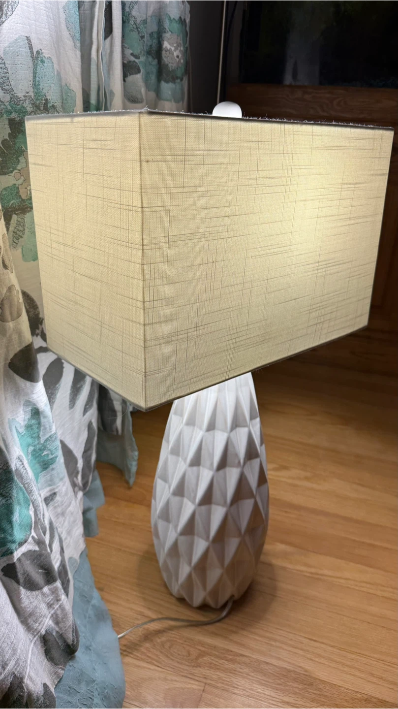 White Geometric Table Lamp - photo 2