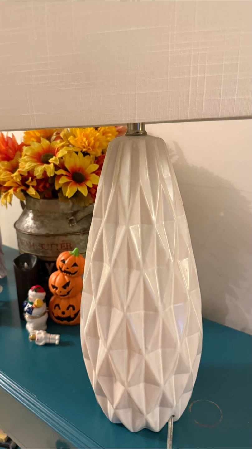 White Geometric Table Lamp - photo 4