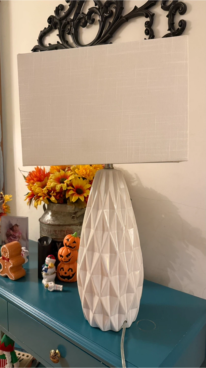 White Geometric Table Lamp - photo 3
