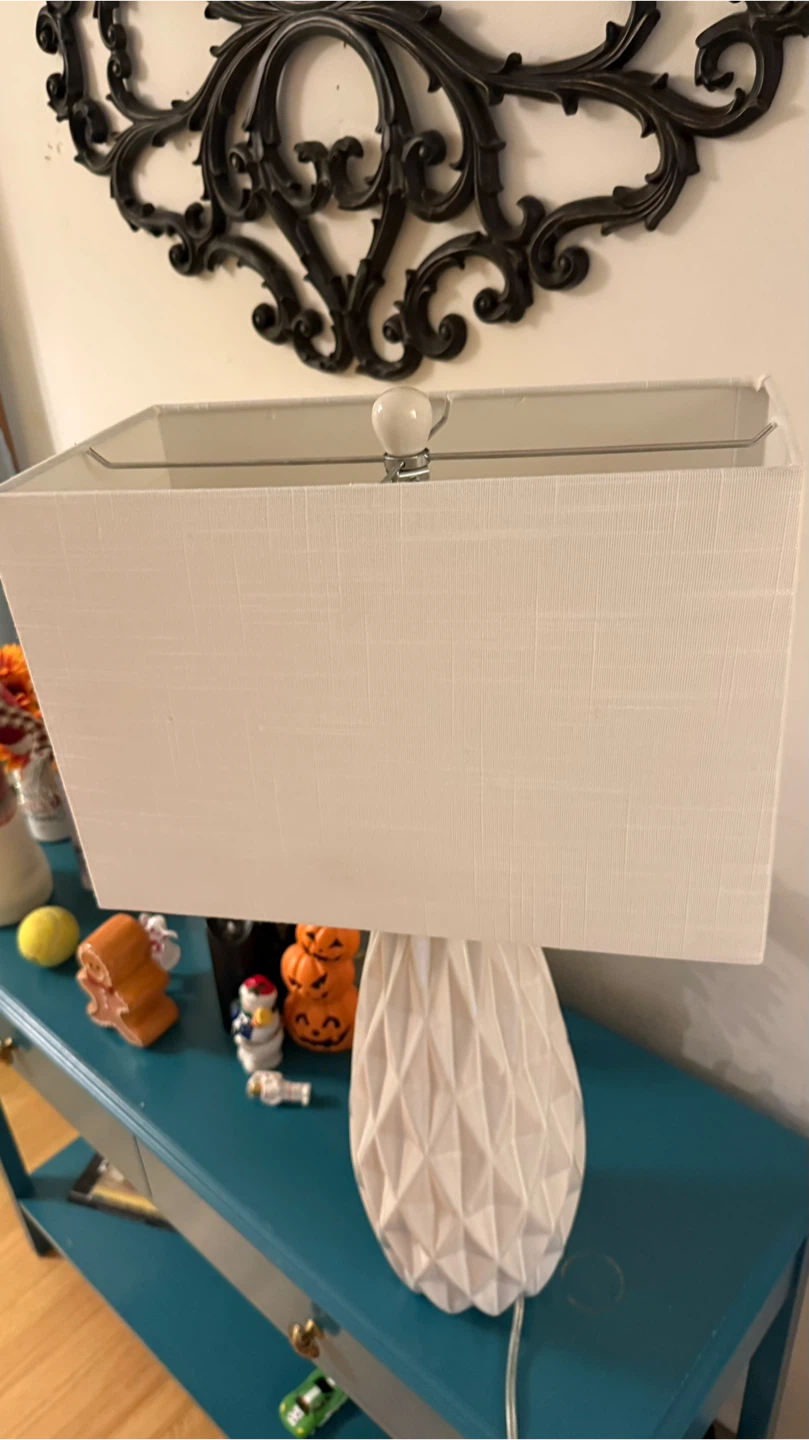 White Geometric Table Lamp - photo 5
