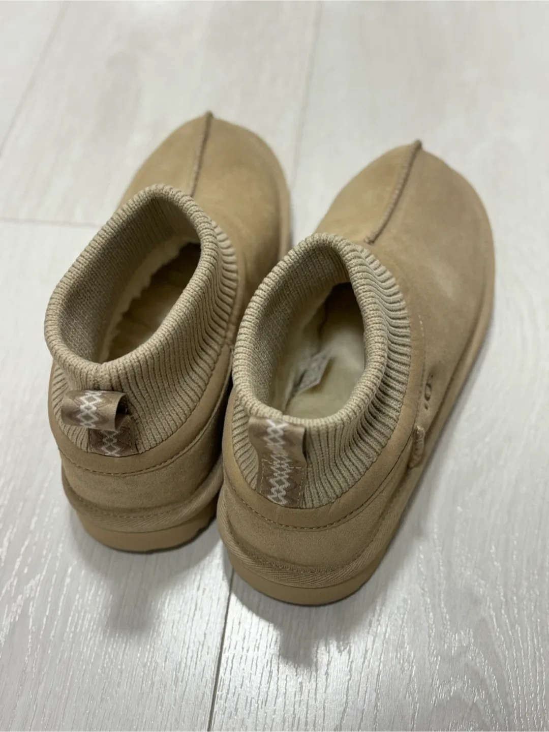 Brand New UGG Classic Ultra Stretch Cuff - Size 5K/6W image indicator(2)