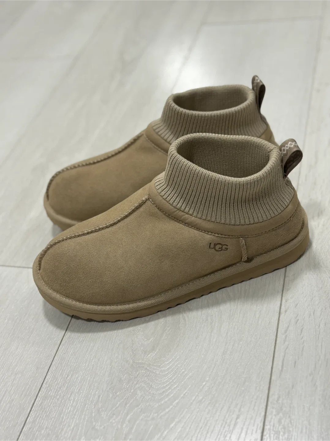 Brand New UGG Classic Ultra Stretch Cuff - Size 5K/6W