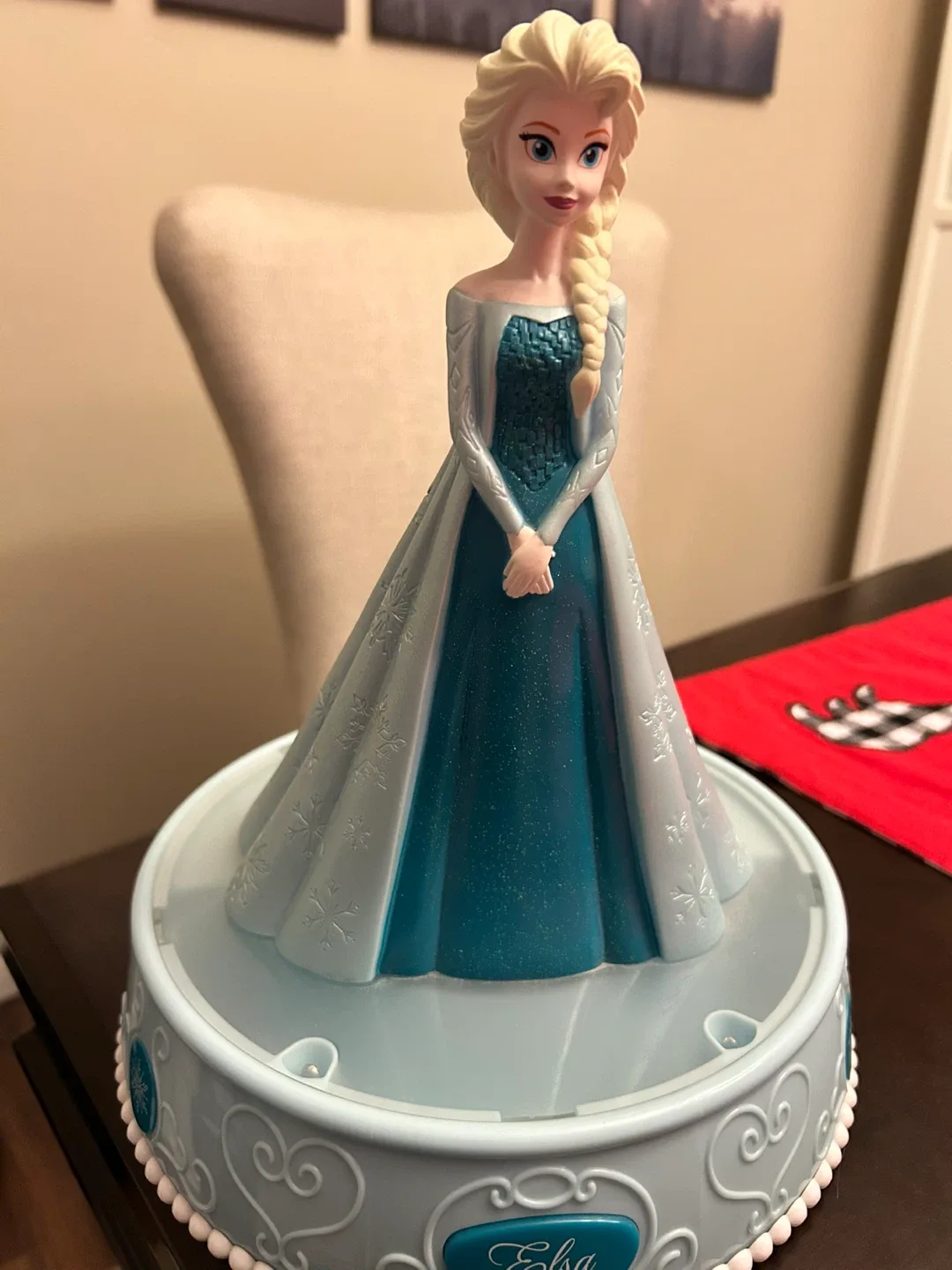 Disney Frozen Elsa Musical Light-Up Figurine