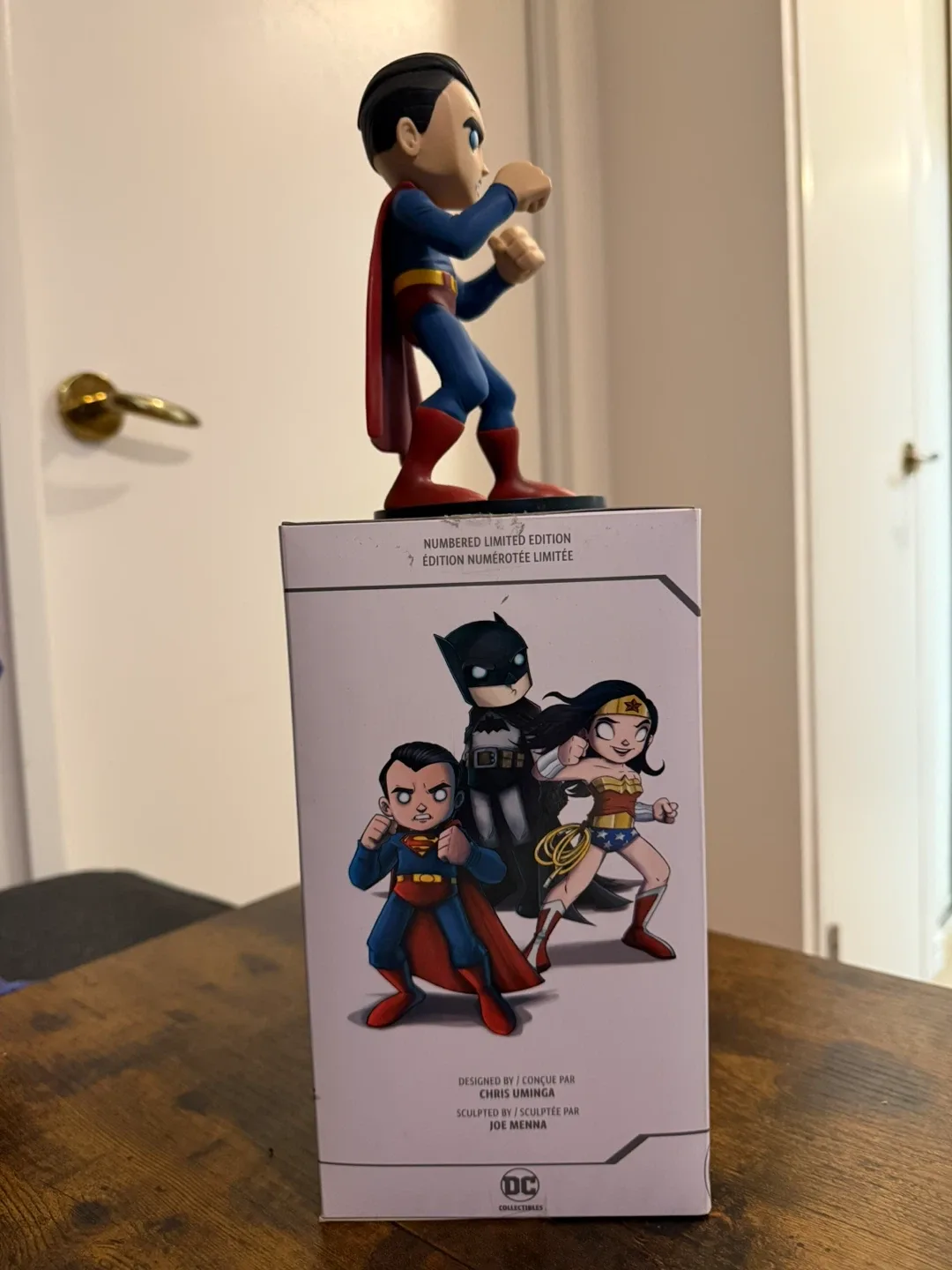 DC Artists Alley Superman by Chris Uminga Figurine image indicator(2)