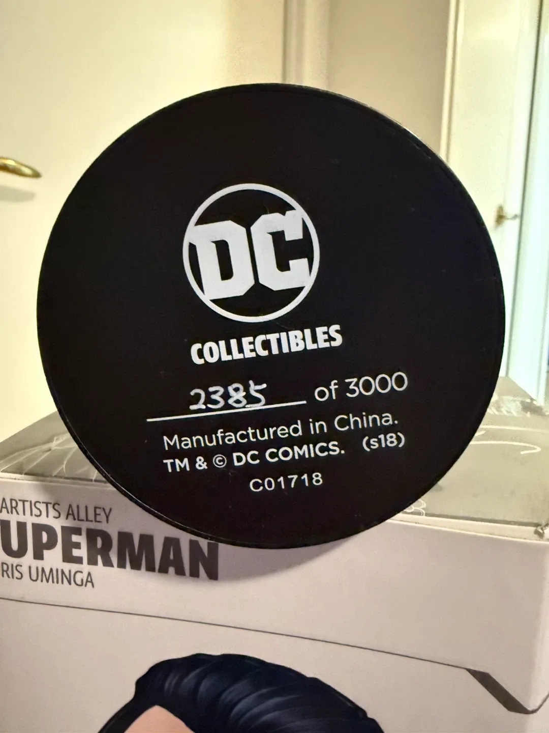 DC Artists Alley Superman by Chris Uminga Figurine image indicator(5)