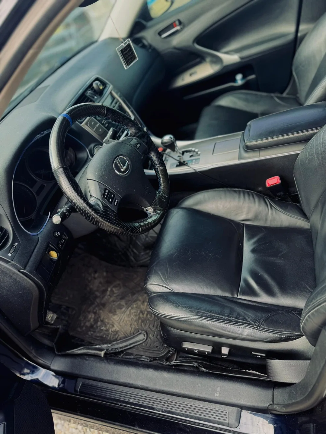 Lexus IS 250 AWD - Dark blue image indicator(8)