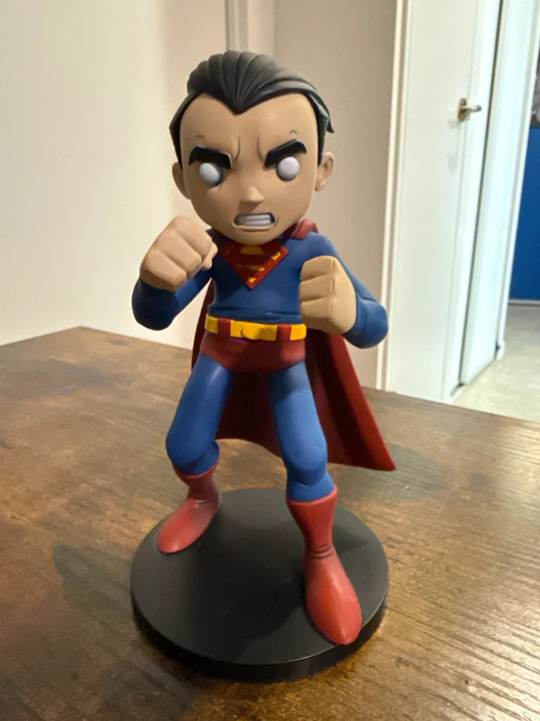 DC Artists Alley Superman by Chris Uminga Figurine image indicator(6)