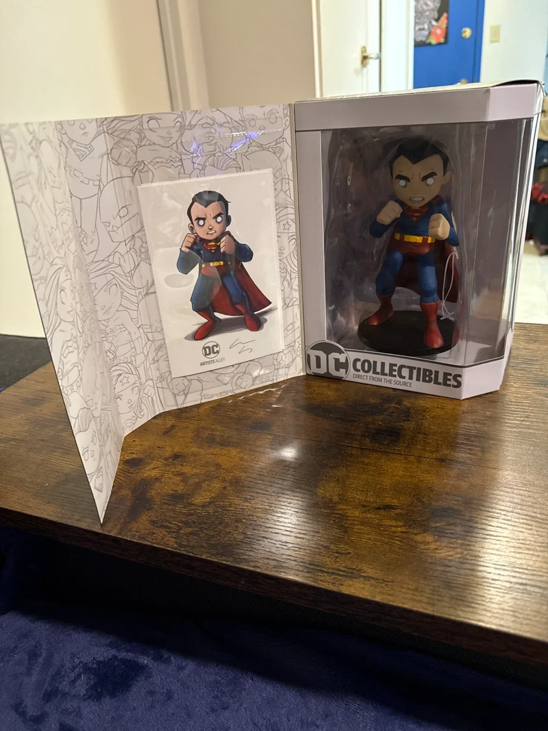DC Artists Alley Superman by Chris Uminga Figurine image indicator(10)