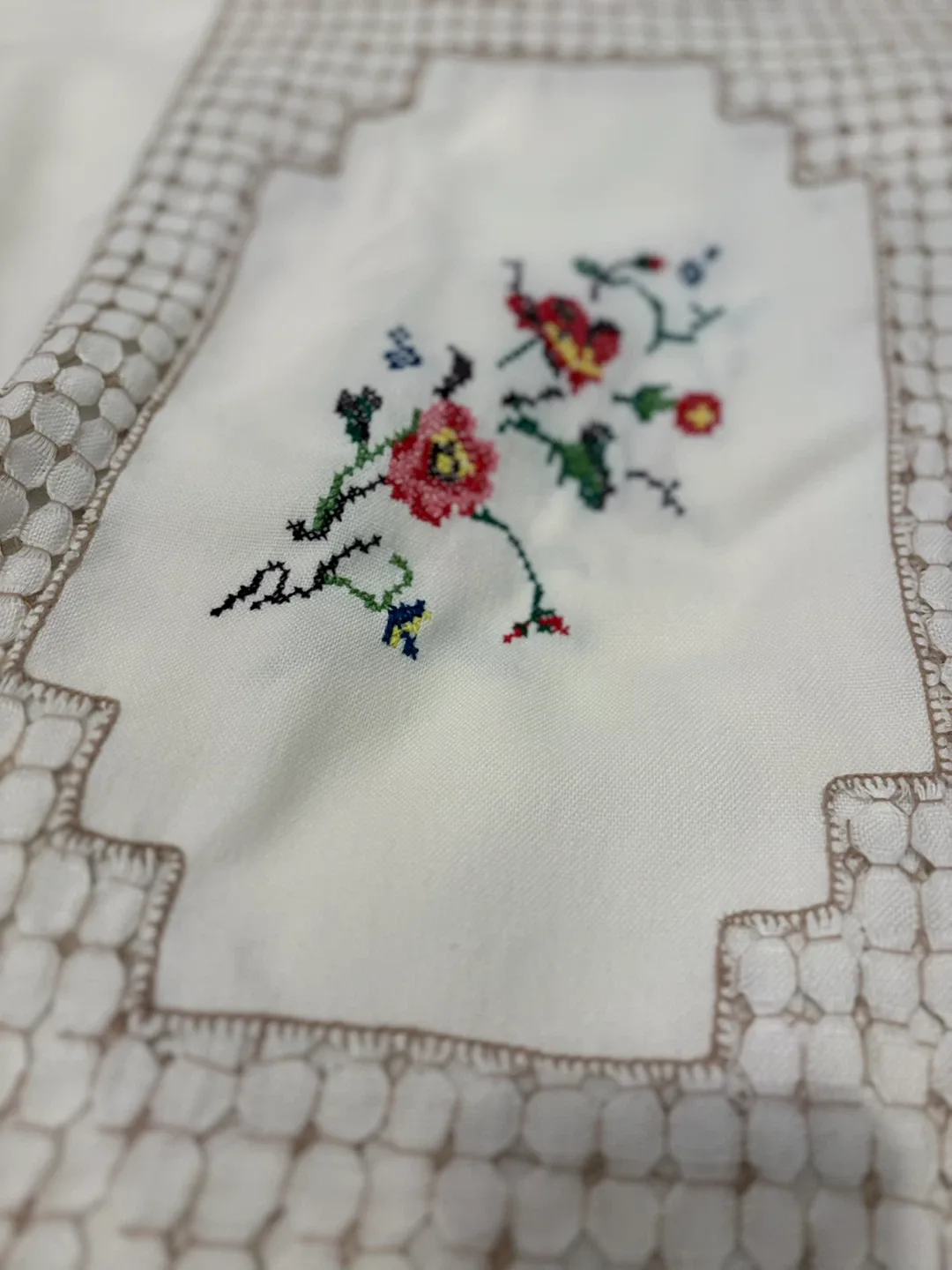 Vintage European Table Linen Bundle New or Nearly New image indicator(5)