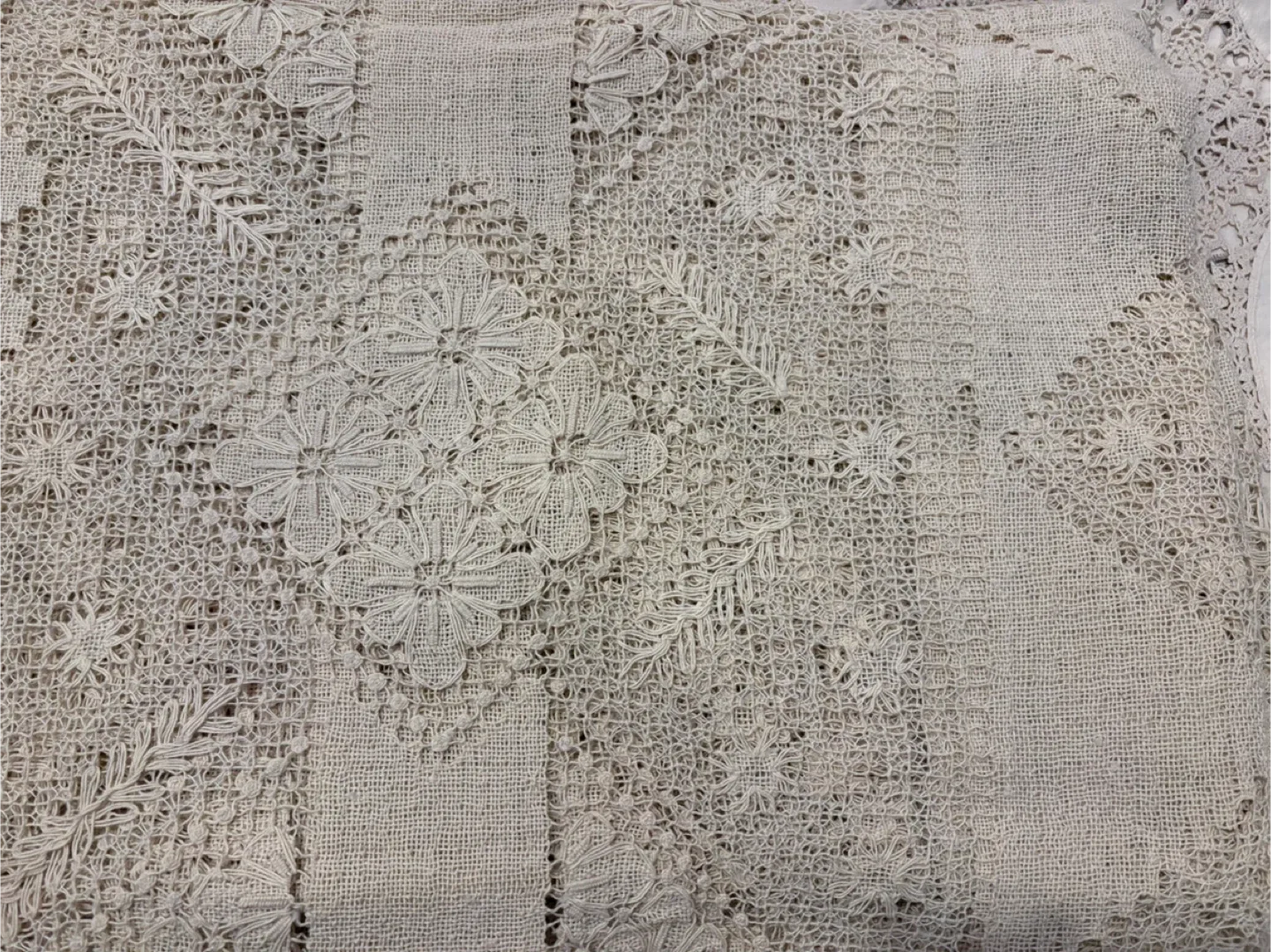 Vintage European Table Linen Bundle New or Nearly New image indicator(2)