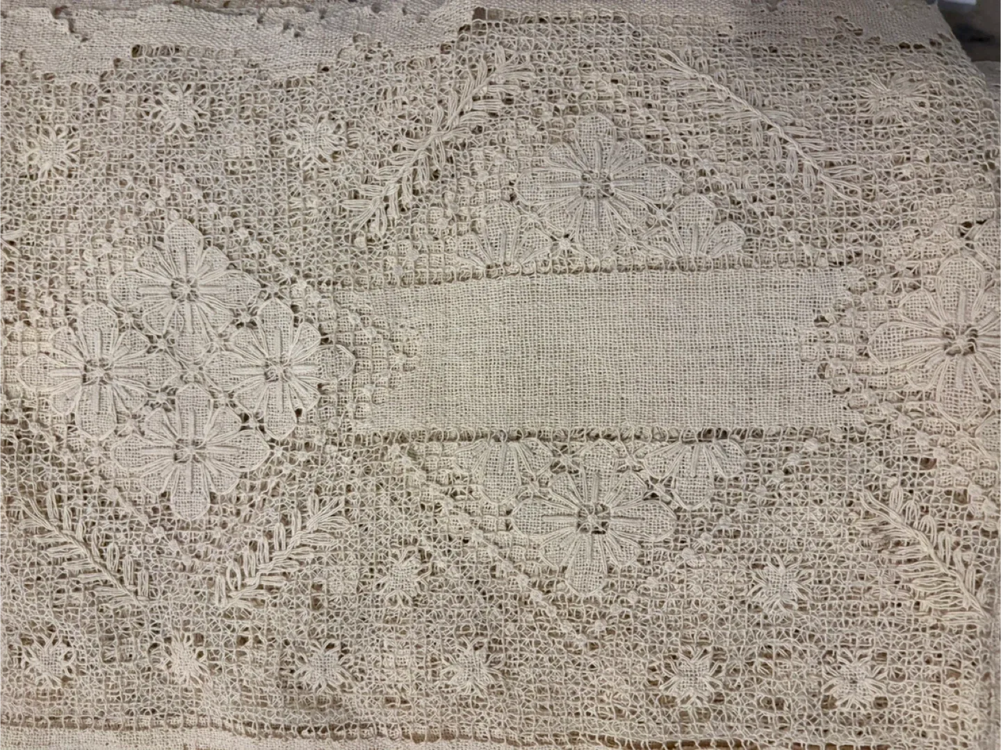 Vintage European Table Linen Bundle New or Nearly New image indicator(3)