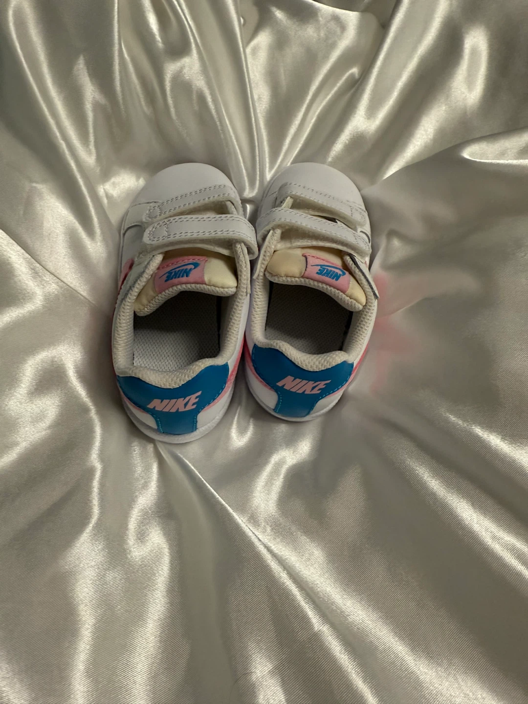 Toddler girl Nike sneakers. Size 7. - photo 3