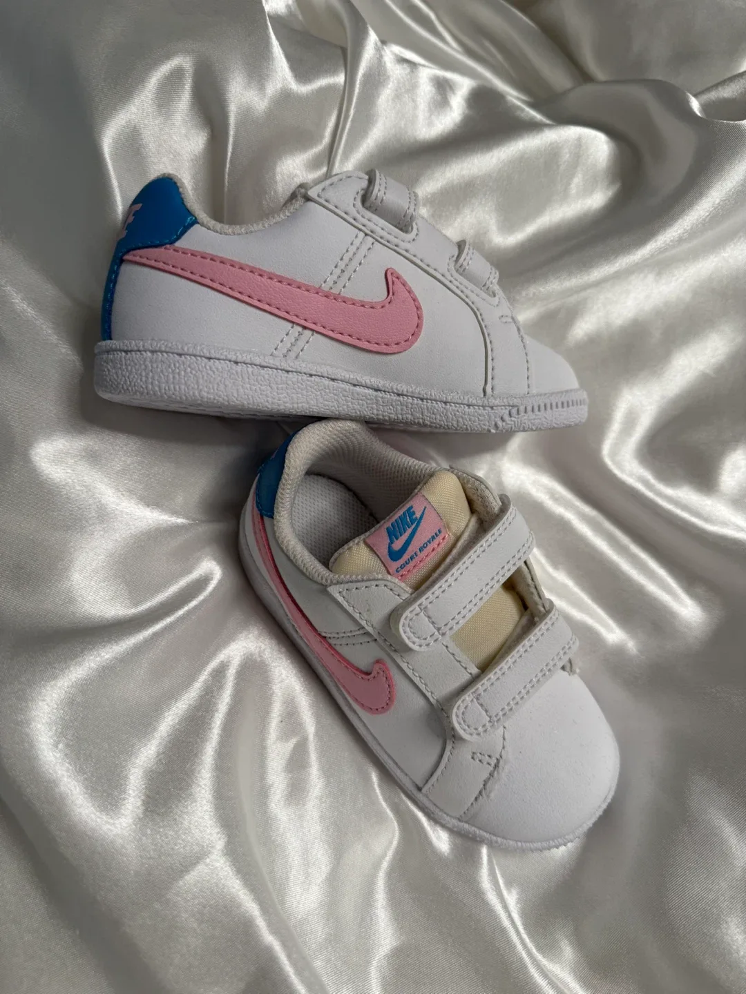 Toddler girl Nike sneakers. Size 7.