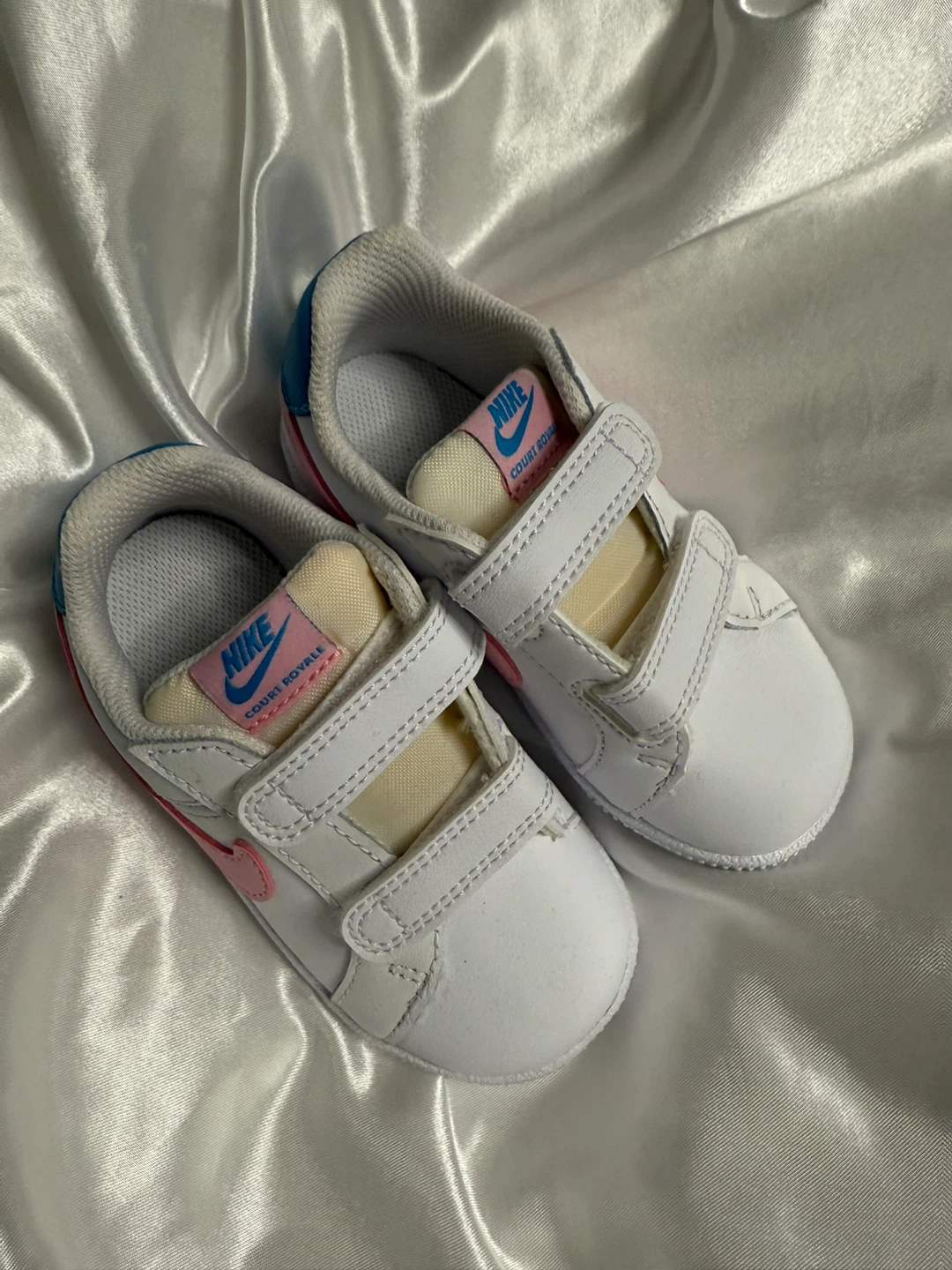 Toddler girl Nike sneakers. Size 7. - photo 2