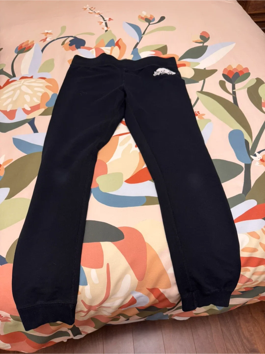 Roots Black Sweatpants - Size M