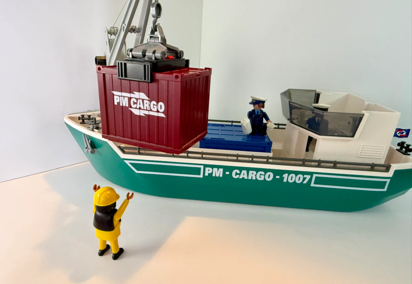 Playmobil Cargo Ship with Crane - photo 2