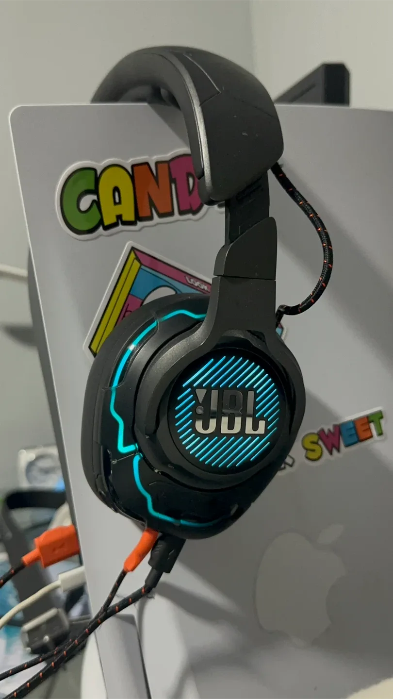 JBL Quantum One Gaming Headset image indicator(5)