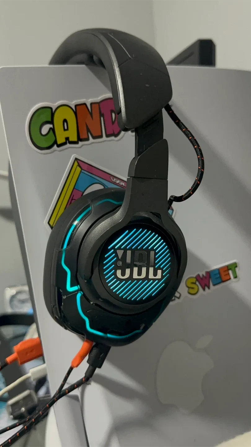 JBL Quantum One Gaming Headset image indicator(3)