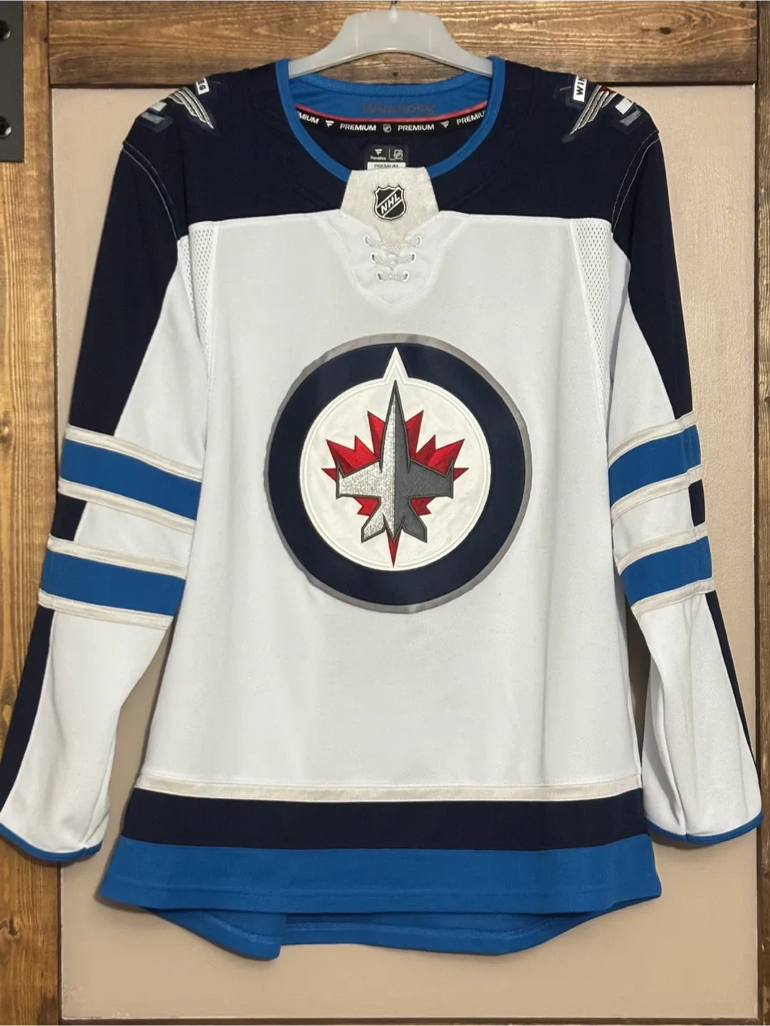 Winnipeg Jets Jersey - Fanatics (men’s large)