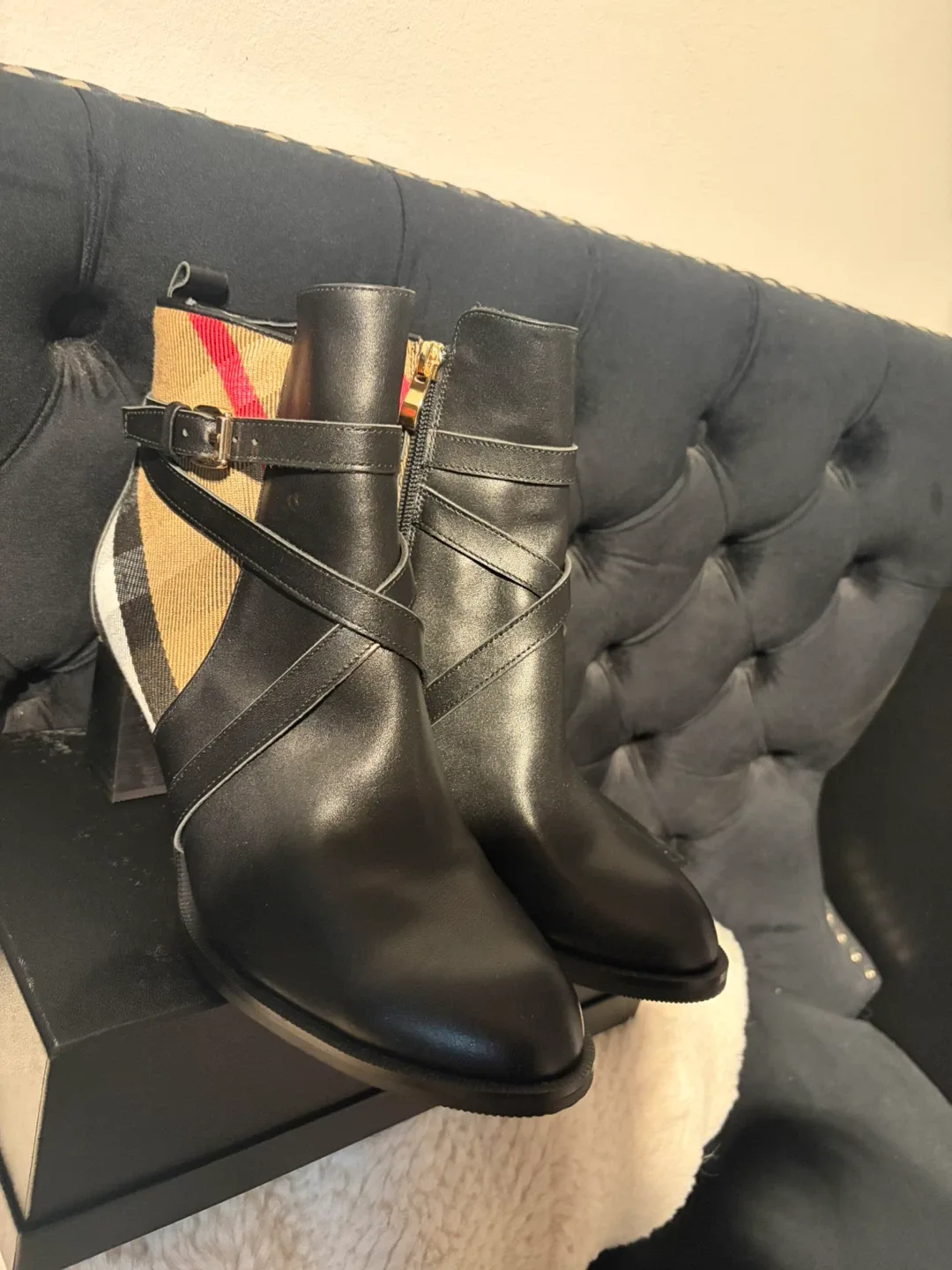 Burberry Black Leather Ankle Boots - Size 40 image indicator(5)